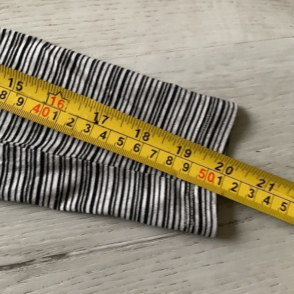 ATHLETA Cloudlight Stratus Striped Top‎ Size XS Black White Oversized Relaxed - Picture 10 of 12